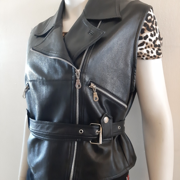 🎄 NWOT Biker vest - punk rock chic - faux leather - Picture 4 of 8